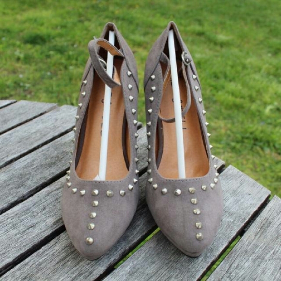 Heels - Picture 2 of 2